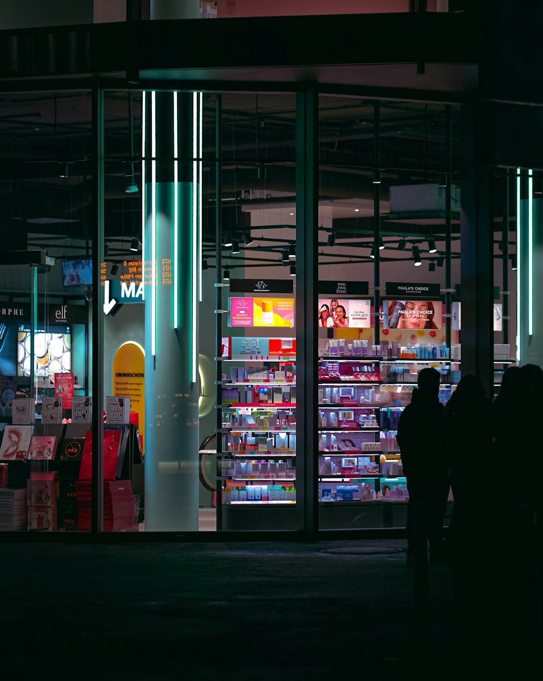 night supermarket security