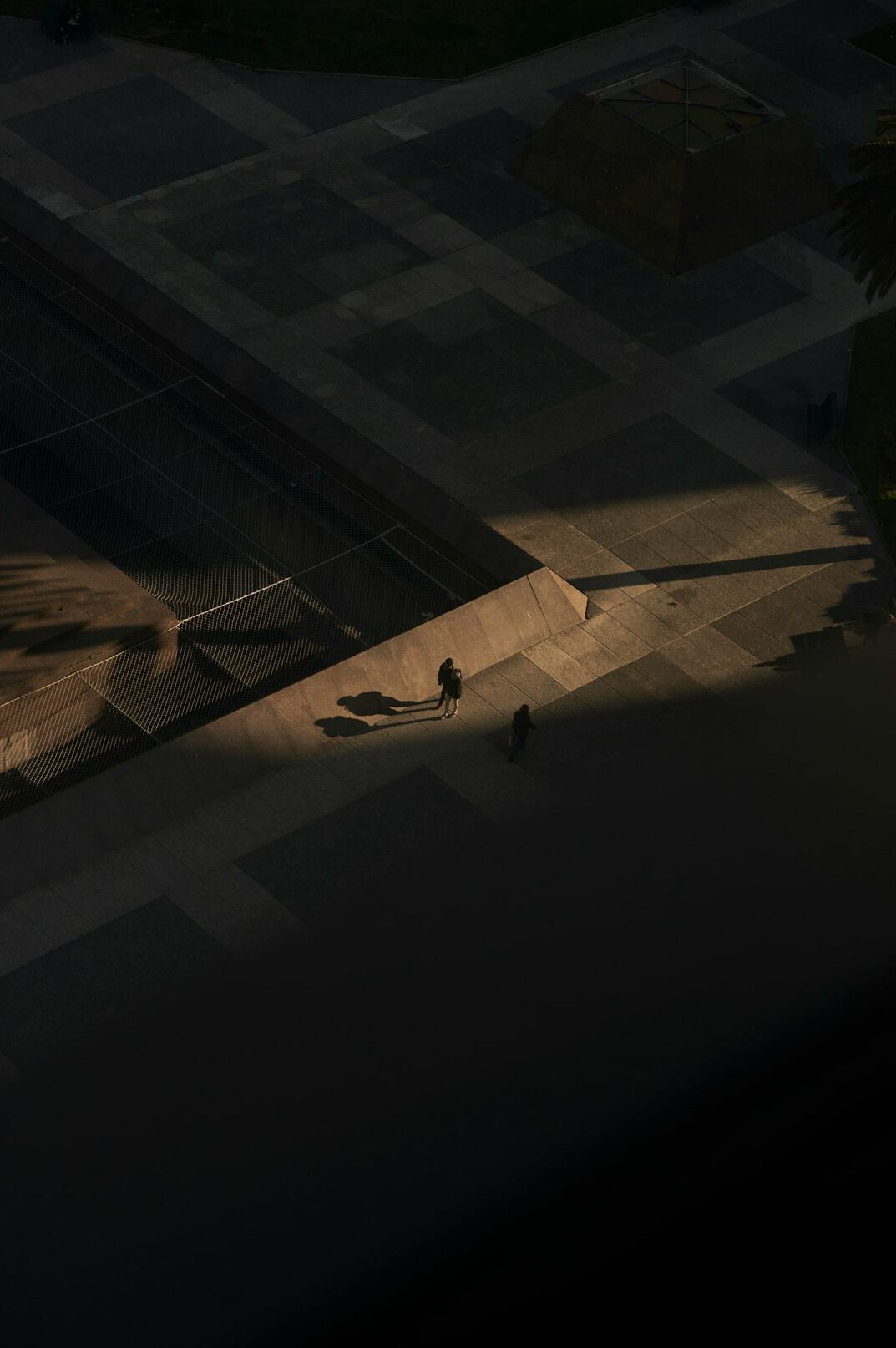 Foggy old street in Montevideo at dusk with a single streetlamp